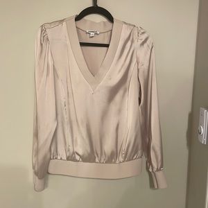 EXPRESS Satin feel v neck blouse EUC Size M